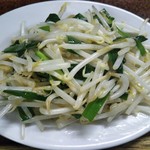 鶴亀 - ニラとモヤシ炒め ３００円(税込)(2019年1月30日撮影)