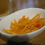 明石麦酒工房 時 - カラムーチョと人参を刻んで和えたもの