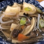 みなと食堂 - せんべい汁です。優しい味付けで、何杯も食べられそうな程、美味しいせんべい汁です。