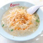 くるまやラーメン - ラー油を投下