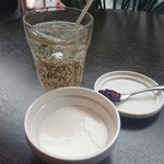 Dainingu Kafe Ba Furatto - 自家製ヨーグルトとジンジャーエール