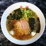 雪国ラーメン - 足立区入谷 背脂が適度に効いた豚骨醤油ラーメン。真上から。