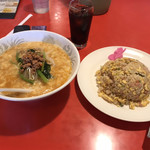 台湾家庭料理梅園 - 担々麺&炒飯セット アイスコーヒー付き ¥680