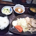 居酒屋 バラモン - 豚生姜焼き定食 ８００円(税込)(2019年1月31日撮影)