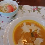 Gurin Hausu - セットのスープ、サラダ