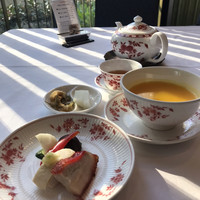 赤坂璃宮 赤坂本店 - 日替わりランチ２０００円。前菜、漬物、カボチャのスープ。
                    前菜は、蒸し鶏の冷菜と温かい焼豚でした。
                    どの料理も、洗練された印象です（╹◡╹）。
                    悪く言えばインパクトが。。。(-_-;)
                    