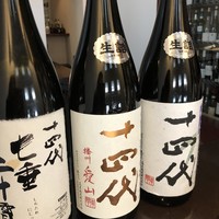 日本料理 TOBIUME - ◆高級酒「十四代」揃い組・・こんな贅沢な飲み方初めて。 どれも貴重な品ですが、中でも左側の「七垂」は入手困難品だそう。 全て美味しいですが「愛山」が素晴らしい・・