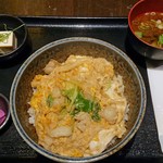 居酒屋YOU家 - ホル玉丼690円