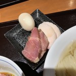 つけ麺 舞 - 特製トッピングは別盛り