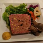 お肉のテリーヌ、砂肝のコンフィ添え