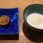 中国菜 火ノ鳥 - 金柑と林檎の陳皮煮
      杏仁豆腐 バニラ風味