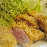とん太 - 特ヒレかつの断面