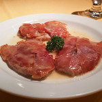 ホスタリア エル・カンピドイオ - 料理写真:子牛サルテポッカローマ風