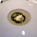 ルポンドシエル - ヴィシソワーズにトリュフの香り スモークサーモンとハーブのクネル