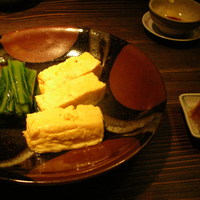 蕎麦懐石 無庵 - だし巻玉子（３切れくらい取られた後の写真）