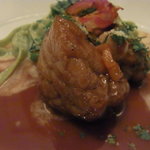 レストラン タテル ヨシノ - リードヴォーのブレゼ　ヨモギのヌイユ添え　向きを変えて