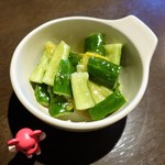 サムギョプサル 赤鍋 豚野郎  - キュウリの旨味ダレ　280円