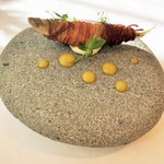 じゃがいもで巻いたワカサギのフリット