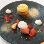 プレヴナンス - ビスキュイフォンダン、苺のシャーベット