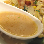 リンガーハット - 豚しょうが焼きの味も加わって、ミルキーコク味のスープ。全国有名チェーン店の研究し尽くされた美味いチャンポンです。