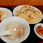 中国料理　楽宴 - ランチ日替りD　かにと卵の炒め物定食　小皿で冷奴つき