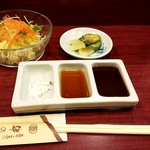 串の豊 - ランチ サラダ 香の物 タレ３種