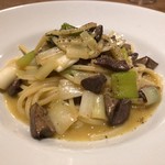 スガハラ - ホロホロ鳥の内臓（レバー・心臓・砂肝）+ 米沢 長葱 + ペコリーノチーズのキタッラ（アップ）