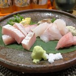 ぼちぼち - 天然寒鰤と天然九絵のお造り