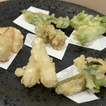 よし春 - 山菜天ぷら盛りあわせ