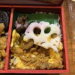 駅弁屋 - 八戸市＂吉田屋＂のうにとウニと雲丹味くらべ弁当1,180円…うにのすき焼き味玉子のせ