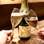 餃子とスパークリング バブルス - オーナーとシャンパーニュで乾杯〜♪