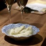 餃子とスパークリング バブルス - 水餃子