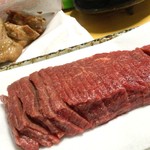 肉の桑原 - 料理写真:カナダのHACCP取得工場で処理された馬刺し