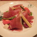 エノテカ・オルモ・デル・カウカソ - 生ハムのサラダ