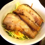 福々麺 - まぜ油麺　チャーシュー+サラダ
