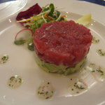 カジュアルフレンチ アミューズ - 鮪とアボガドのミルフィーユ　フレッシュサラダ添え　90kcal