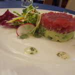 カジュアルフレンチ アミューズ - 鮪とアボガドのミルフィーユ　フレッシュサラダ添え　90kcal
