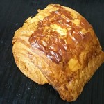 ザ シティ ベーカリー - チョコレートクロワッサン＠310円。クロワッサンの命ともいえる巻きがすごいの。