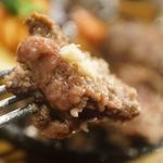 ステーキ＆ハンバーグ ひげ - とろとろ！