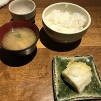 魚匠 銀平 道頓堀店 - ごはん・味噌汁・漬物