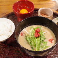 心根 - お食事：炊き立ての土鍋ご飯、粕汁、卵、本枯れ節、香の物