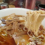 横濱ラーメン - 麺は細麺ストレート