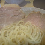 チャーシューと麺