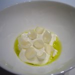 カンテサンス - スペシャリテ「塩とオリーブオイルが主役、山羊乳のバヴァロワ　」