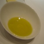 カンテサンス - 2010年訪問時にはパンのお供オリーブオイルが供されました