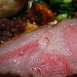 カンテサンス - 群馬芋豚の３時間ロースト、香茸ソース。脂は３０回の火入れて落ち、コラーゲンのみ。