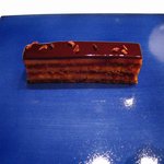 カンテサンス - 燻製にした牛乳と１９７６年アードベッグ入りで芳香。