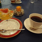 カジュアルフレンチ アミューズ - フルーツジュレ　42kcal、コーヒー