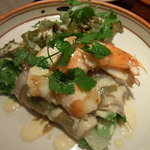 ル・サンジュ - 生ハムで巻いた海老と葉野菜　3種のソースで