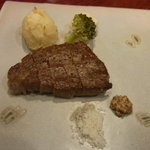 ル・サンジュ - 国産シャトーブリアンのしっぽステーキ（写真ちょいぼけ気味）